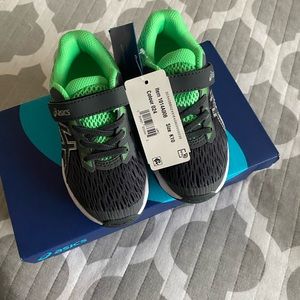 Brand new ASICS size K10